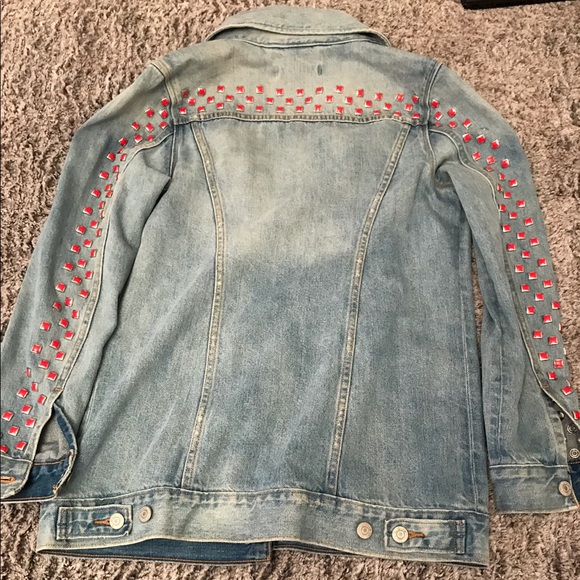 Ultra cool Levi’s studded jean jacket - Picture 4 of 4